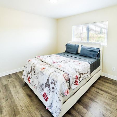 Spacious 5 Bedroom 3 Bath Modern Home By Downtown La With Parking ロサンゼルス エクステリア 写真